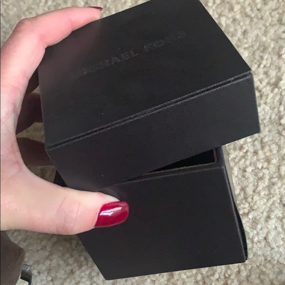 Michael Kors Ivory Shell colored watch - Picture 4 of 5